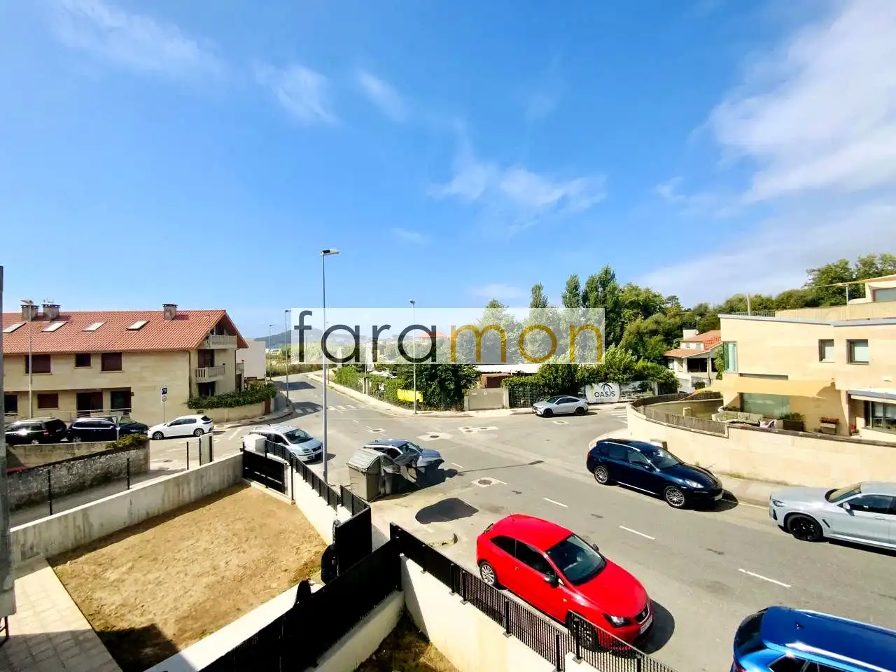 Vista exterior de Casa adosada en venta en Nigrán con Calefacción, Jardín privado y Terraza