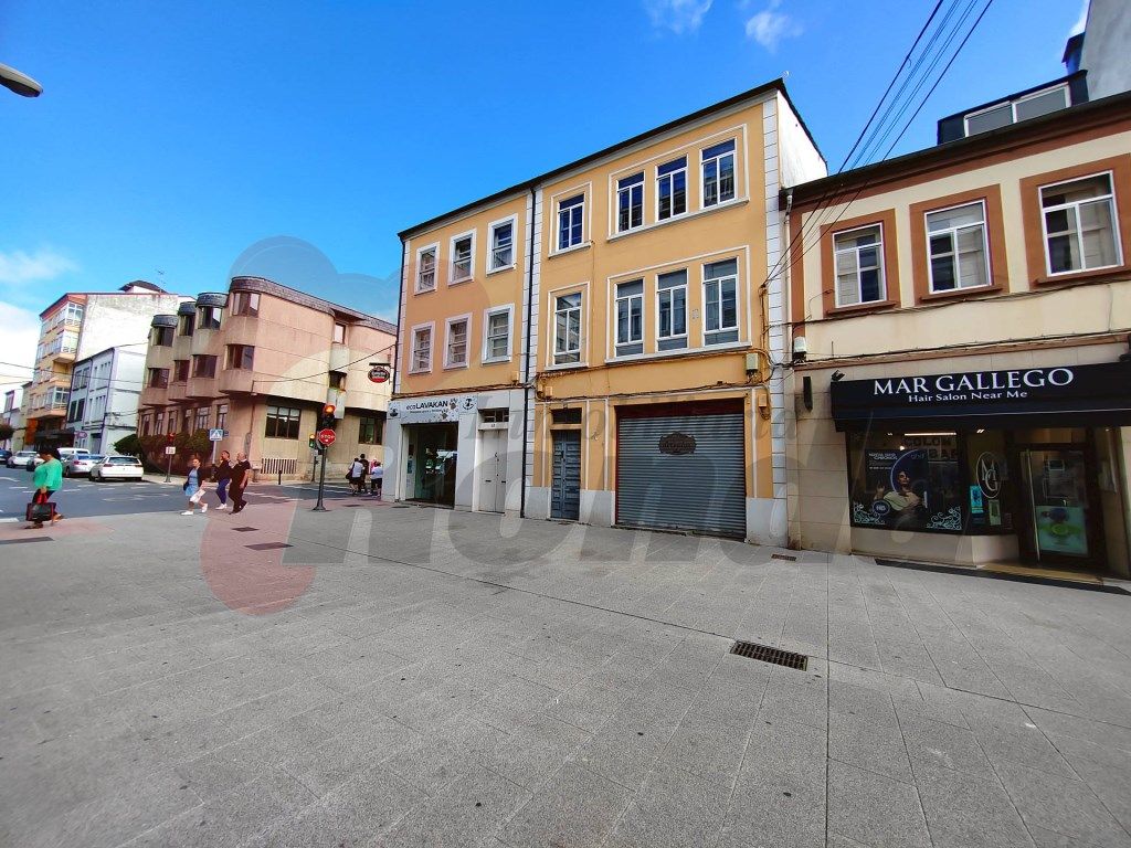 Vista exterior de Edifici en venda en Lugo Capital