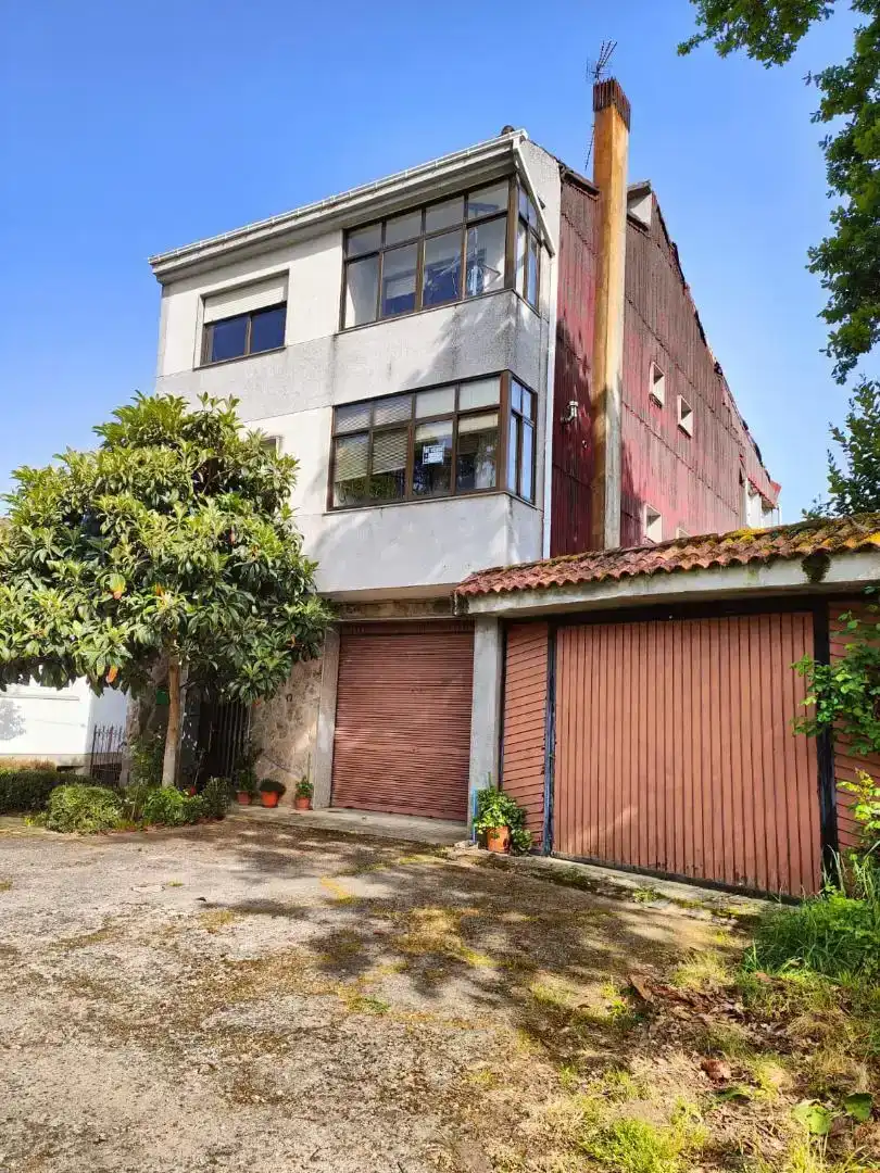 Vista exterior de Casa o xalet en venda en O Carballiño   amb Balcó