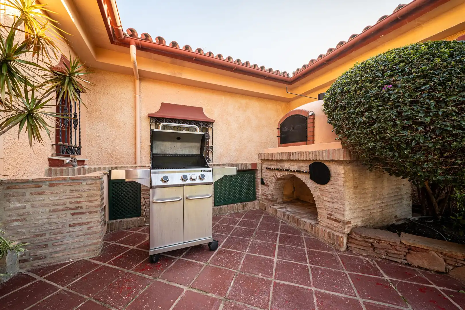 Terrace of Country homes for sale in Benahavís  with Terrace and Furnished