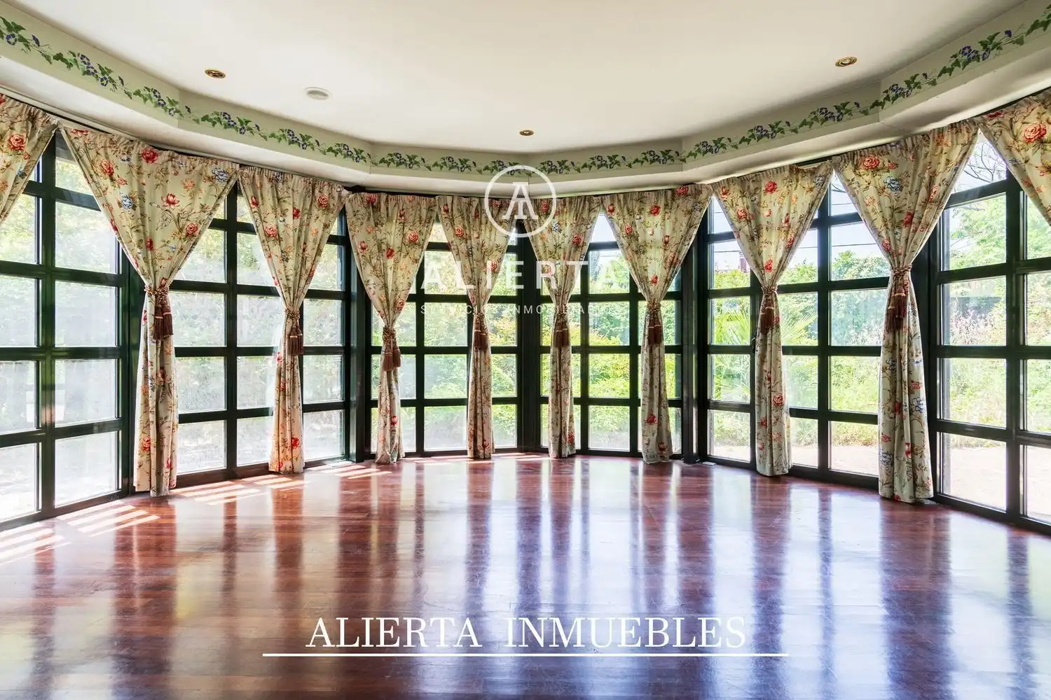 Houses for sale in del Ducado de Neopatria, Casablanca
