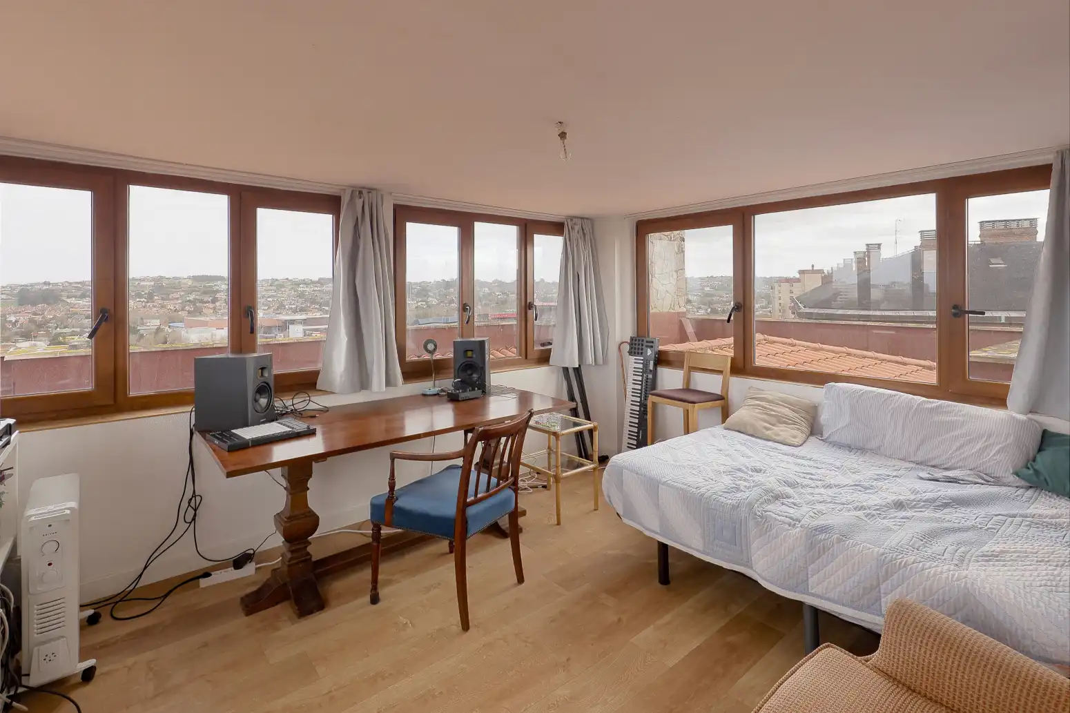 Dormitori de Àtic en venda en Gijón  amb Calefacció, Parquet i Terrassa