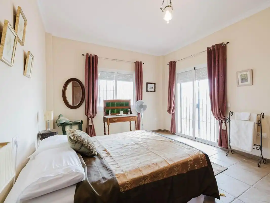 Dormitori de Casa o xalet en venda en Alhaurín El Grande amb Aire condicionat, Calefacció i Jardí privat