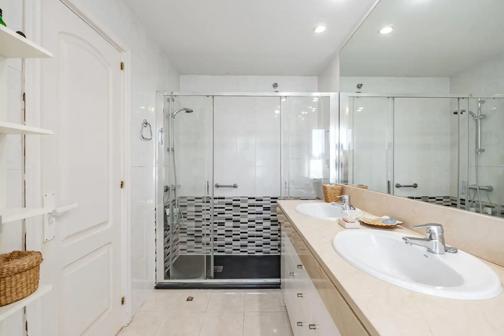 Baño de Casa o chalet en venta en Las Rozas de Madrid con Aire acondicionado, Calefacción y Jardín privado
