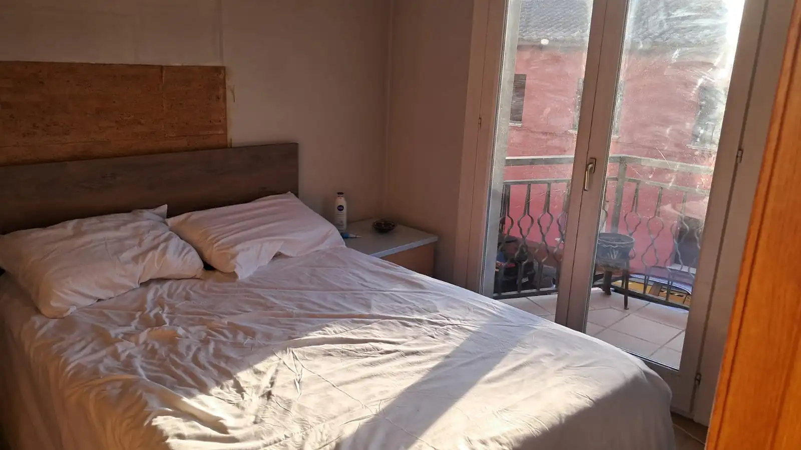 Schlafzimmer von Einfamilien-Reihenhaus zum Verkauf in Olot mit Klimaanlage, Heizung und Parkett