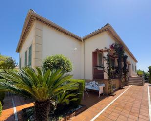 Vista exterior de Casa o xalet en venda en  Córdoba Capital amb Aire condicionat, Calefacció i Jardí privat