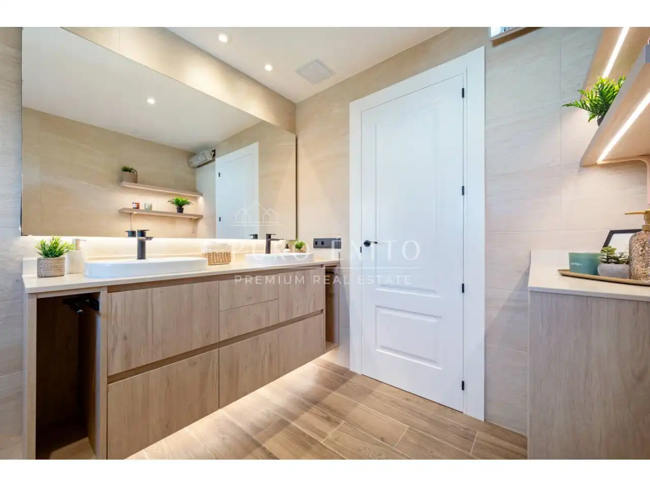 Bathroom of Houses for sale in Cambrils  with Air Conditioner, Private garden and Parquet flooring