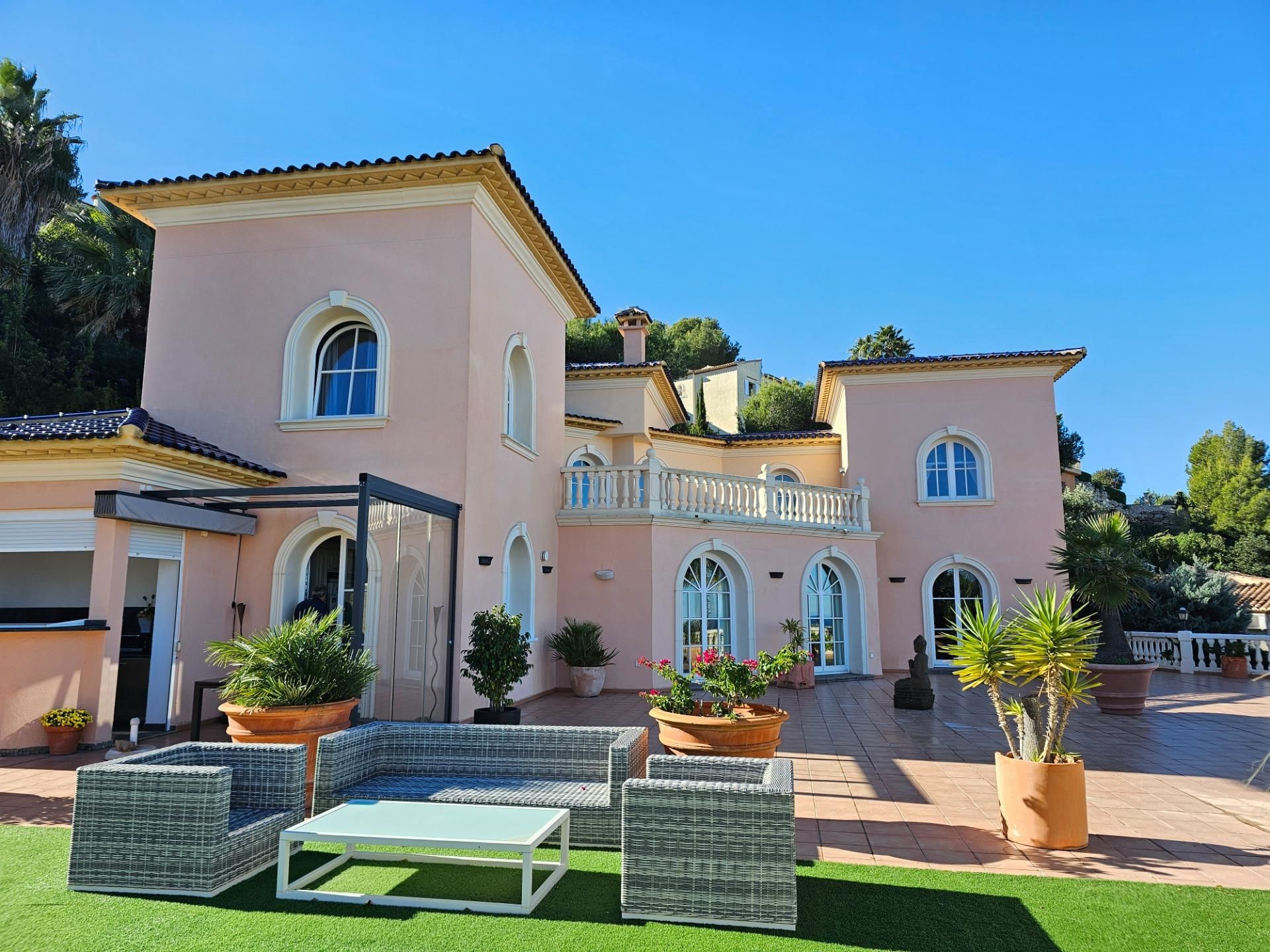 Vista exterior de Casa o xalet en venda en Pedreguer amb Aire condicionat, Calefacció i Jardí privat