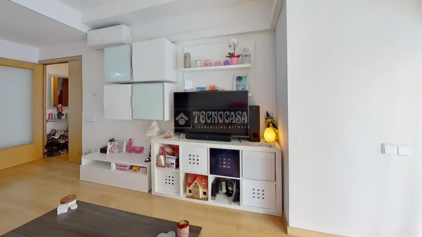 Sala d'estar de Pis en venda en Sabadell amb Aire condicionat, Parquet i Moblat