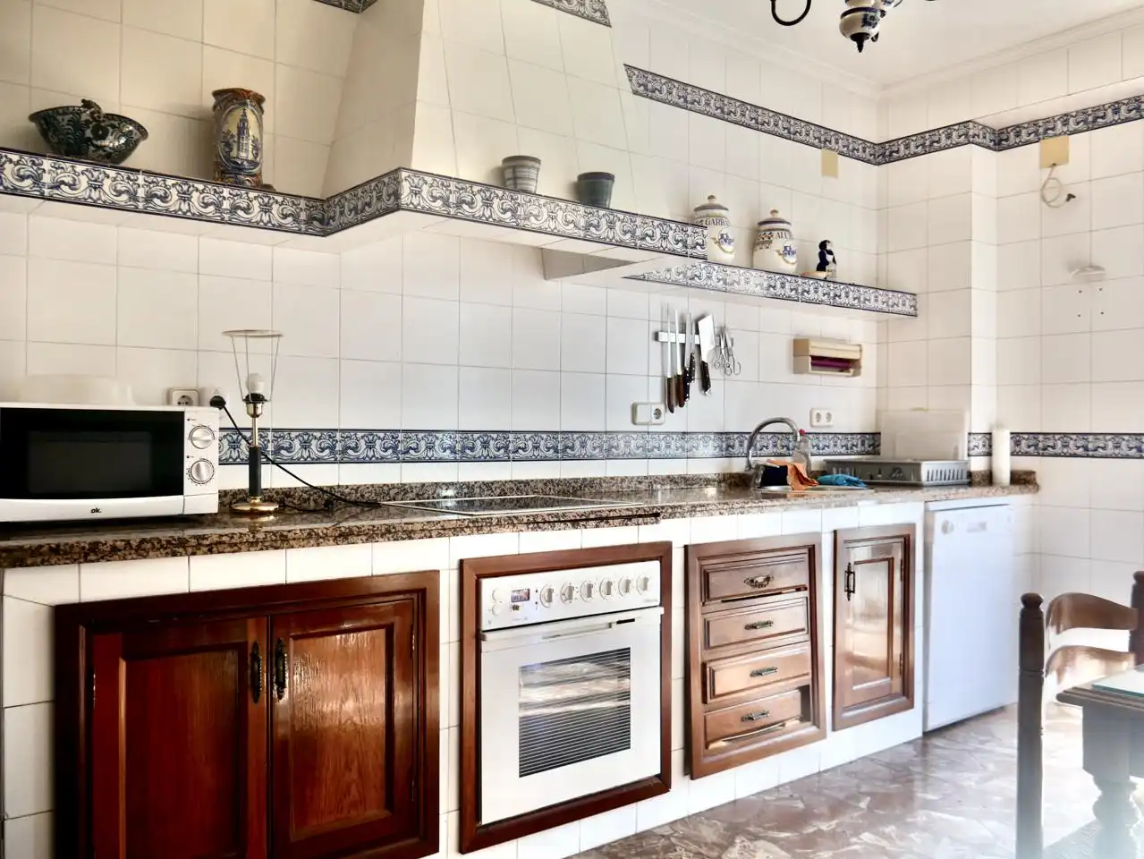 Kitchen of Flat for sale in Sevilla  with Air Conditioner, Terrace and Furnished