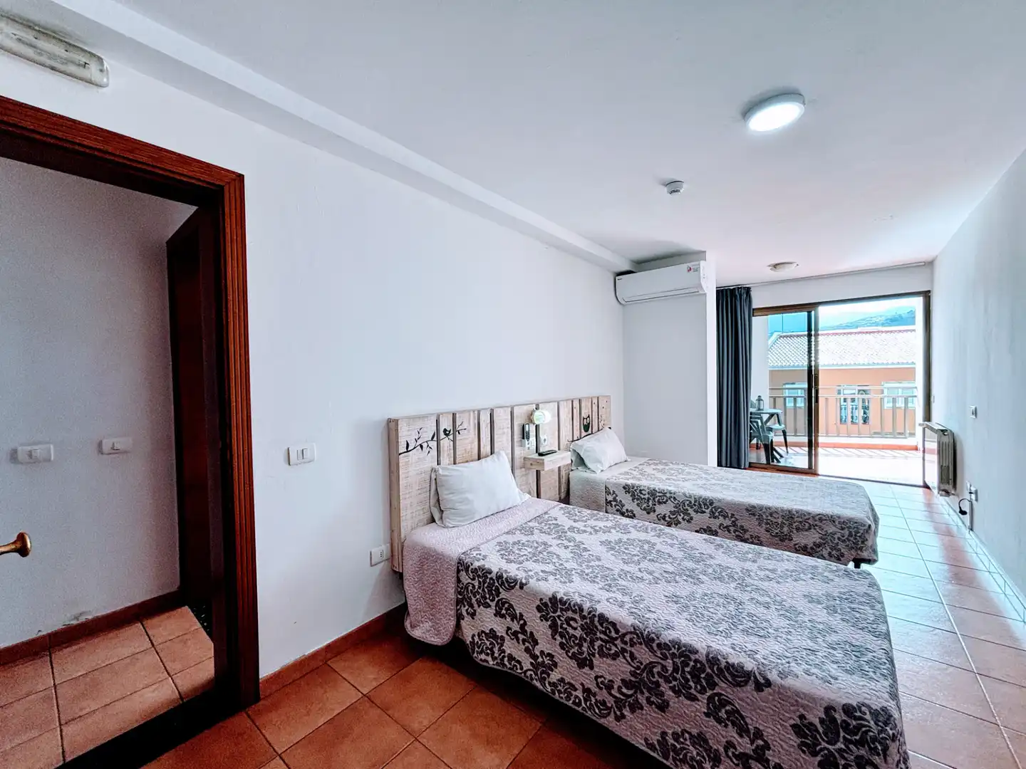 Bedroom of Commercial properties for sale in Teror  with Air Conditioner, Heating and Furnished
