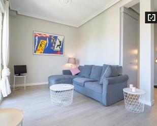 Living room of Flat to rent in  Madrid Capital  with Air Conditioner, Heating and Furnished