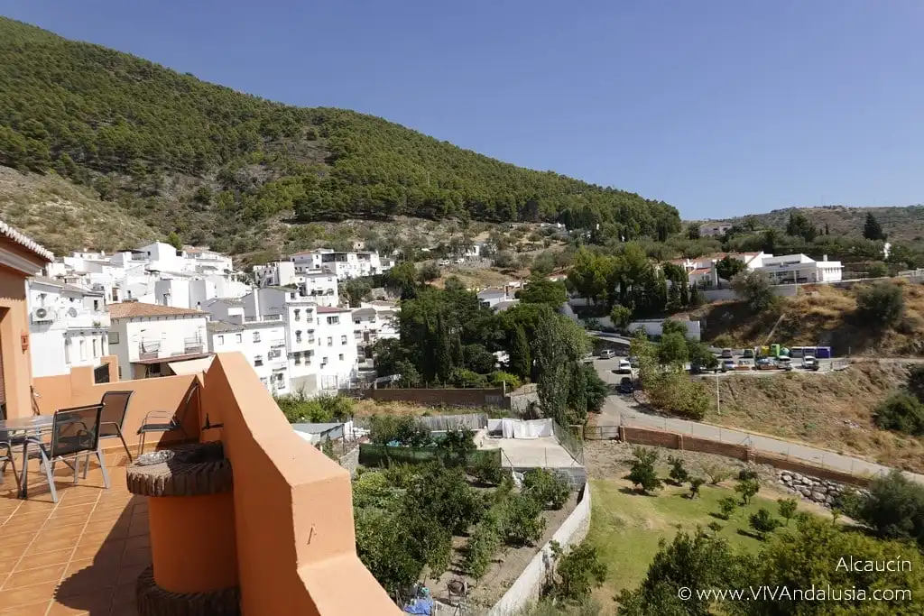 Vista exterior de Casa adosada en venda en Alcaucín amb Piscina