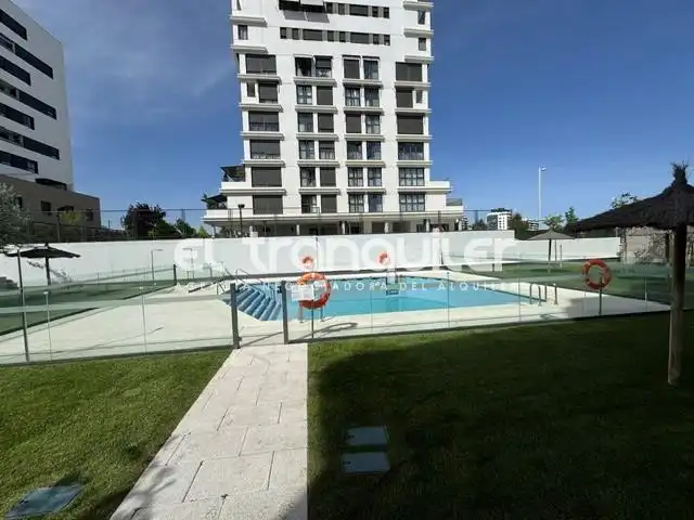 Swimming pool of Flat for rent in Madrid  with Air Conditioner, Terrace and Storage room