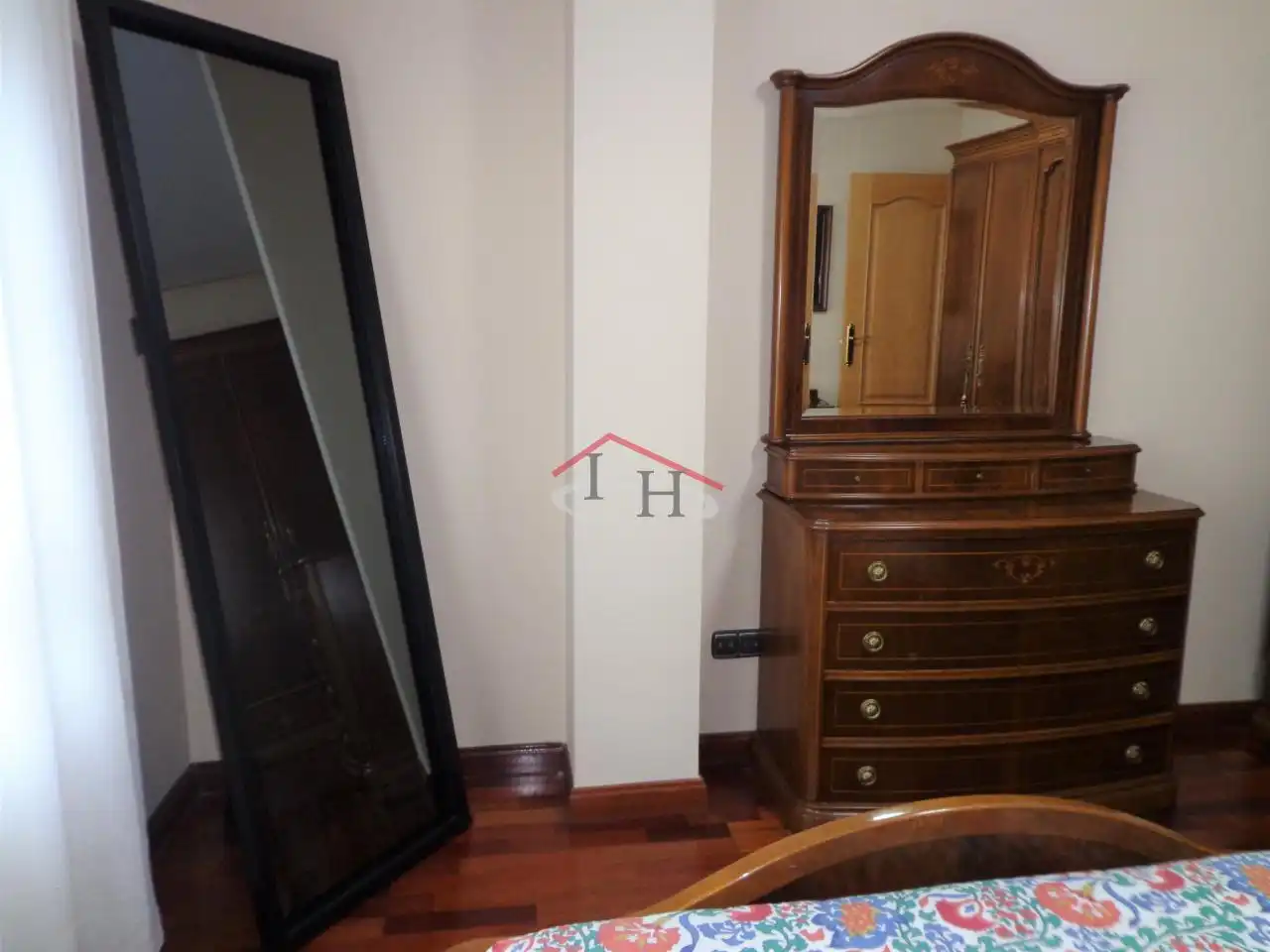 Schlafzimmer von Wohnung zur Miete in León Capital  mit Heizung, Parkett und Terrasse