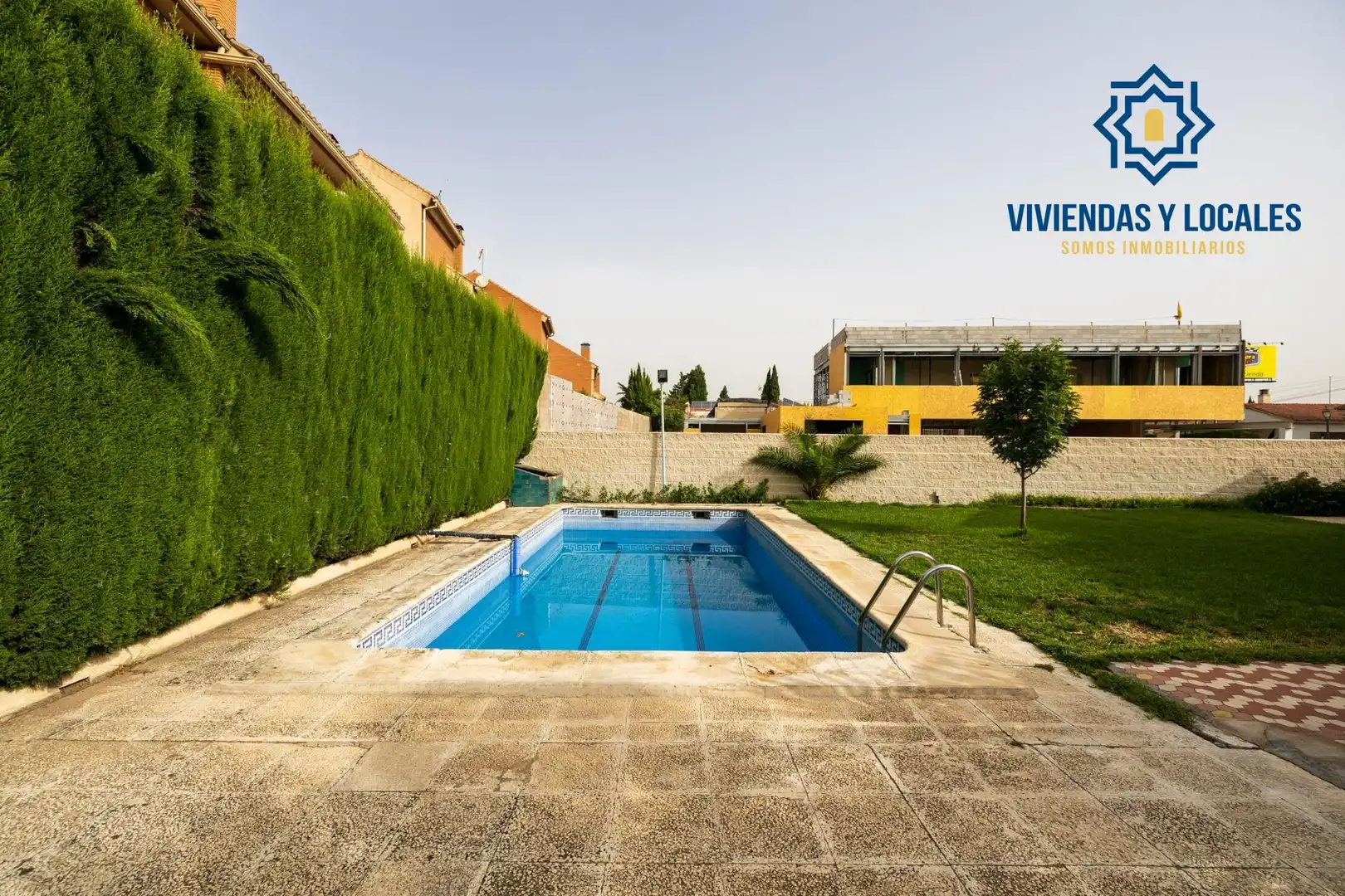 Piscina de Casa o chalet en venta en Armilla con Aire acondicionado, Calefacción y Jardín privado