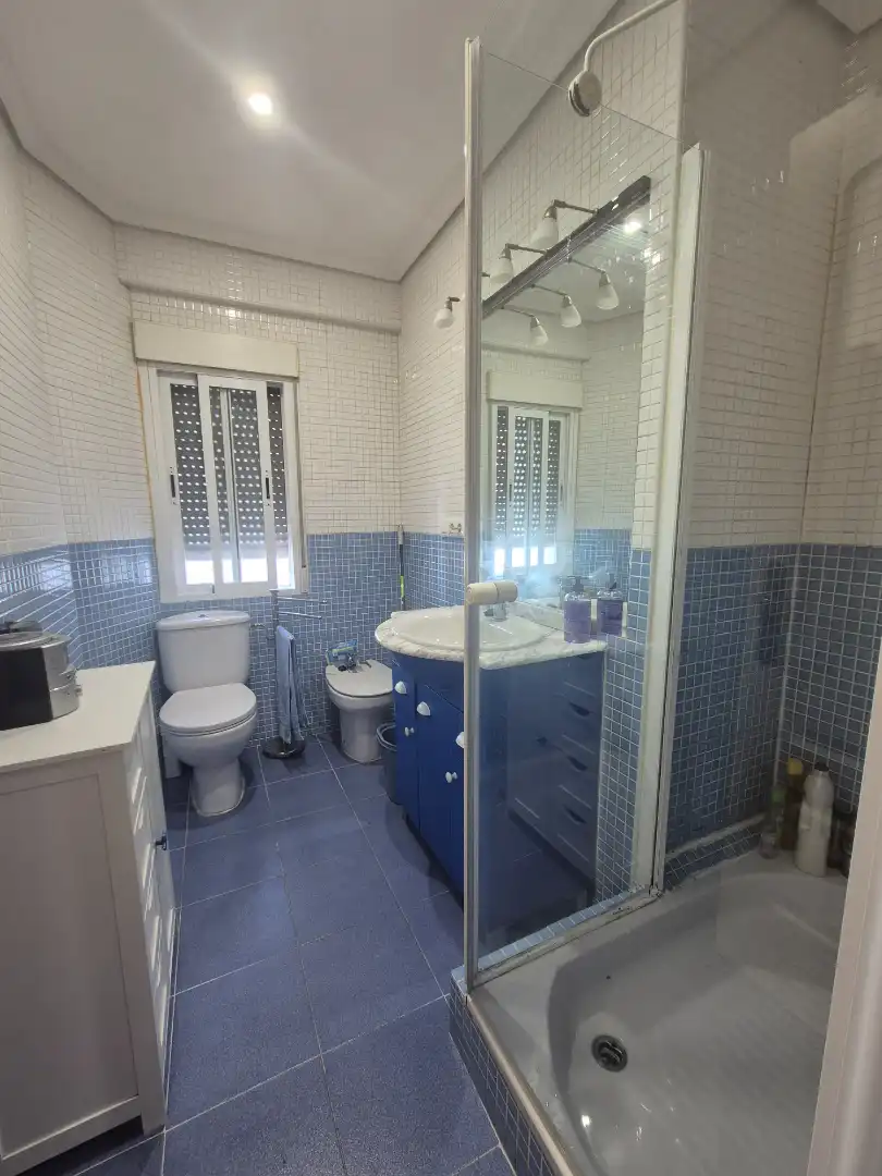 Baño de Piso en venta en Badajoz con Aire acondicionado, Jardín privado y Horno
