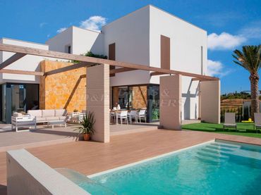 Chalet con piscina en venta en Orihuela Costa