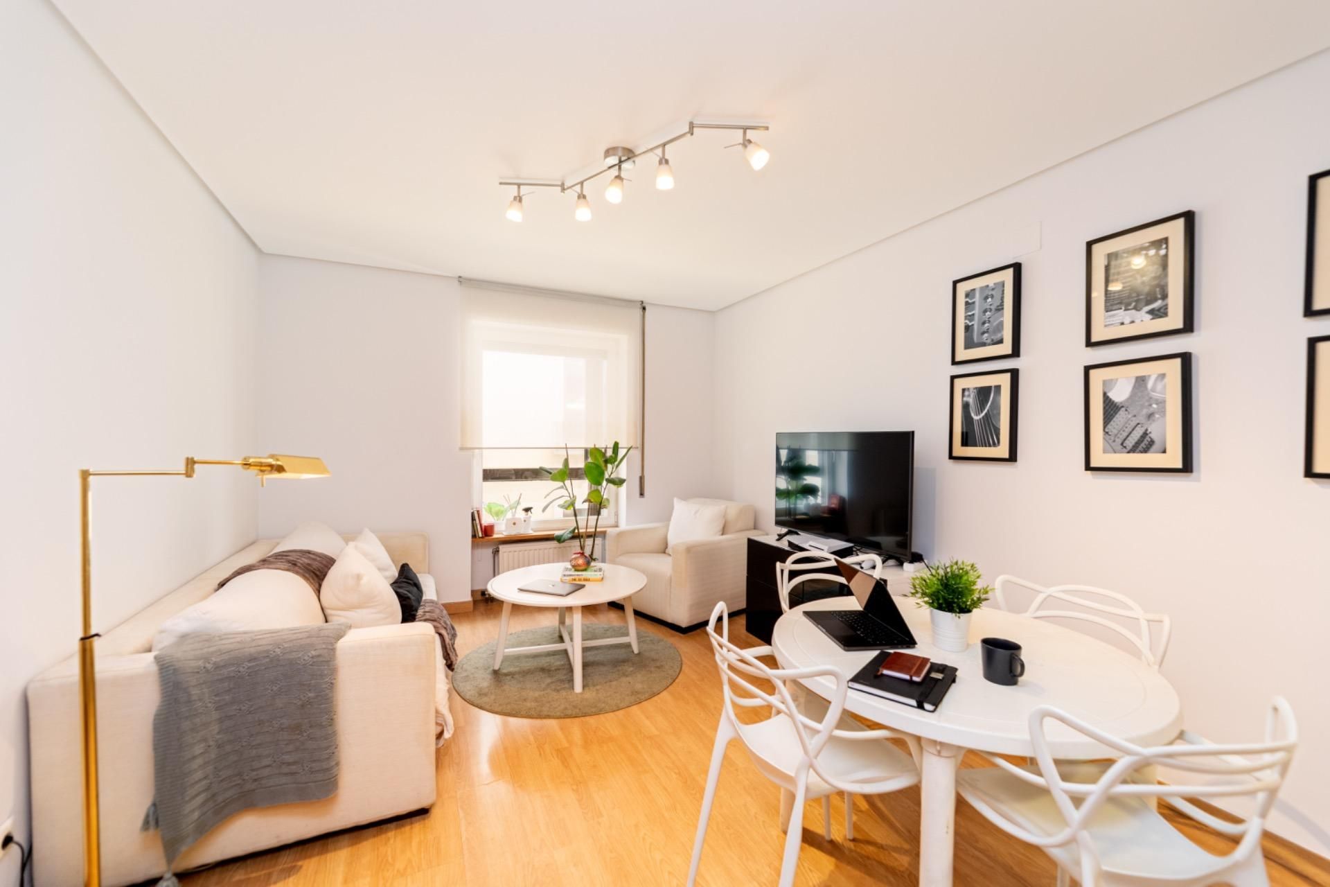 Living room of Apartment for sale in  Madrid Capital  with Air Conditioner, Heating and Parquet flooring