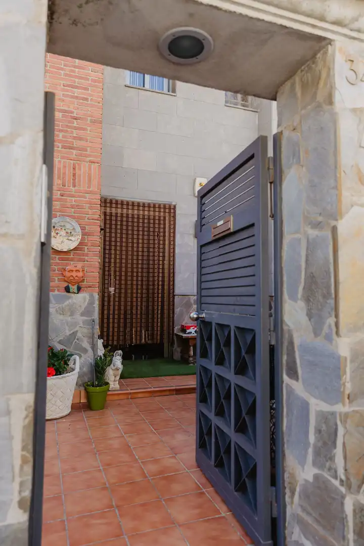 Houses for sale in Santa Coloma de Gramenet  with Air Conditioner, Heating and Private garden