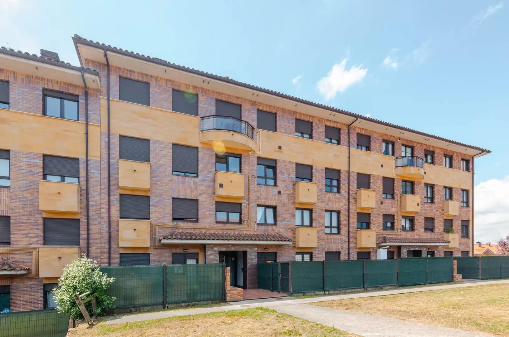 Vista exterior de Piso en venta en Llanera con Calefacción, Trastero y Amueblado