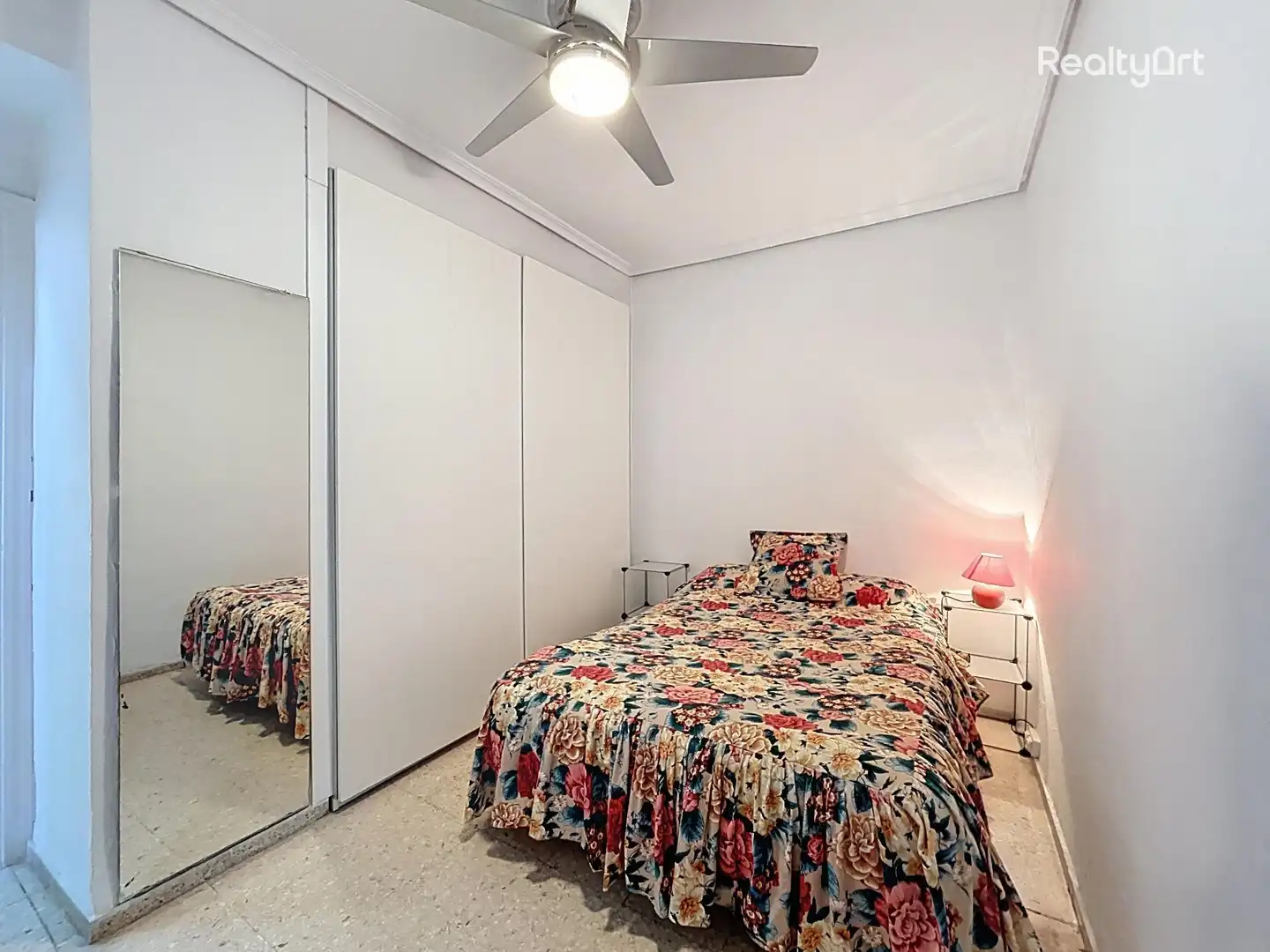 Bedroom of Flat for sale in Sevilla  with Air Conditioner, Terrace and Balcony
