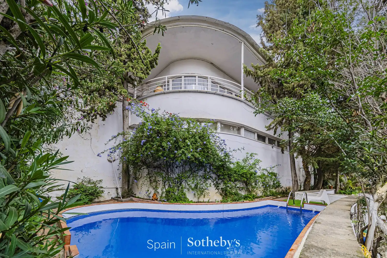 Vista exterior de Casa o xalet en venda en Barcelona amb Aire condicionat, Calefacció i Jardí privat