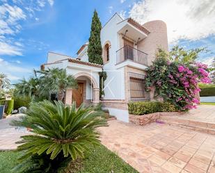 Vista exterior de Casa o xalet de lloguer en L'Eliana amb Calefacció, Jardí privat i Piscina