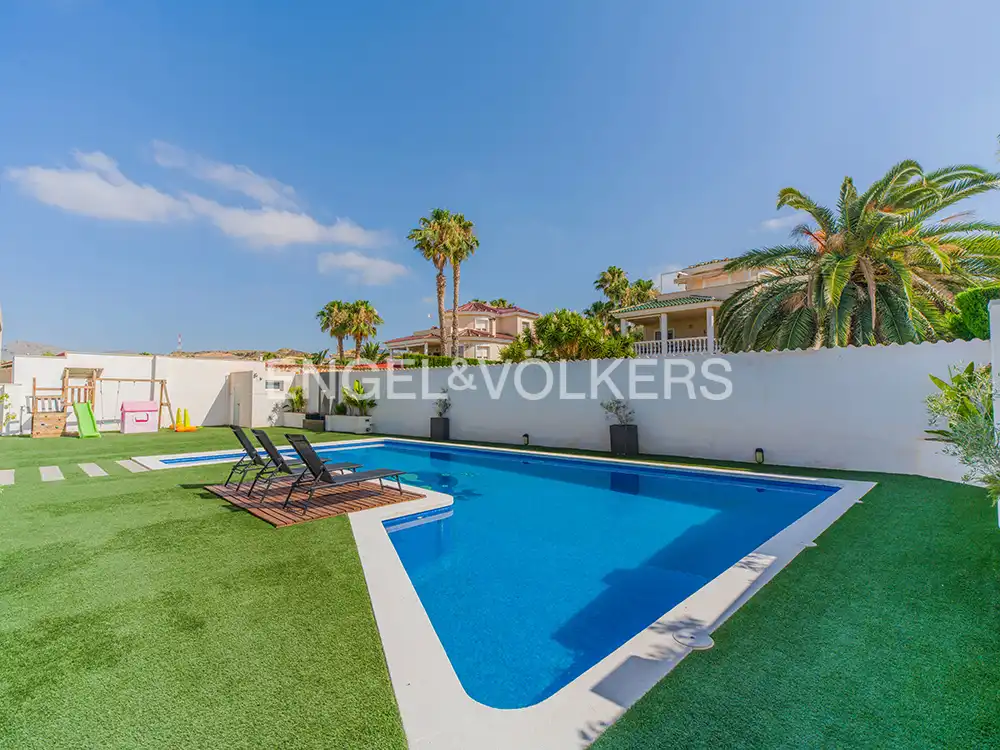 Villa con piscina in vendita a Carrer de la Limonita, imagen 5