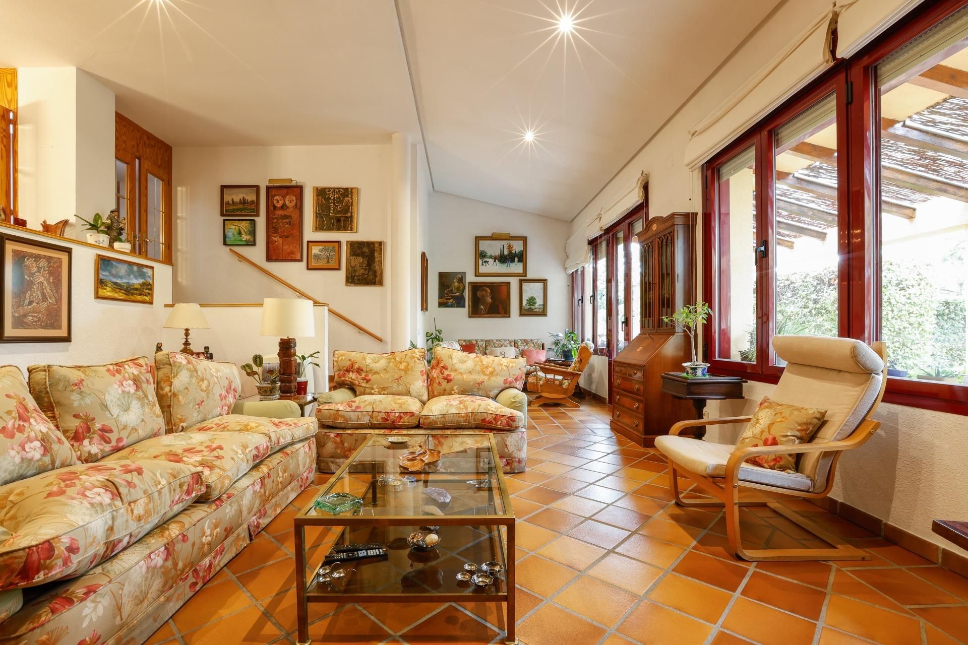 Sala d'estar de Casa o xalet en venda en Valdemoro amb Jardí privat, Terrassa i Traster