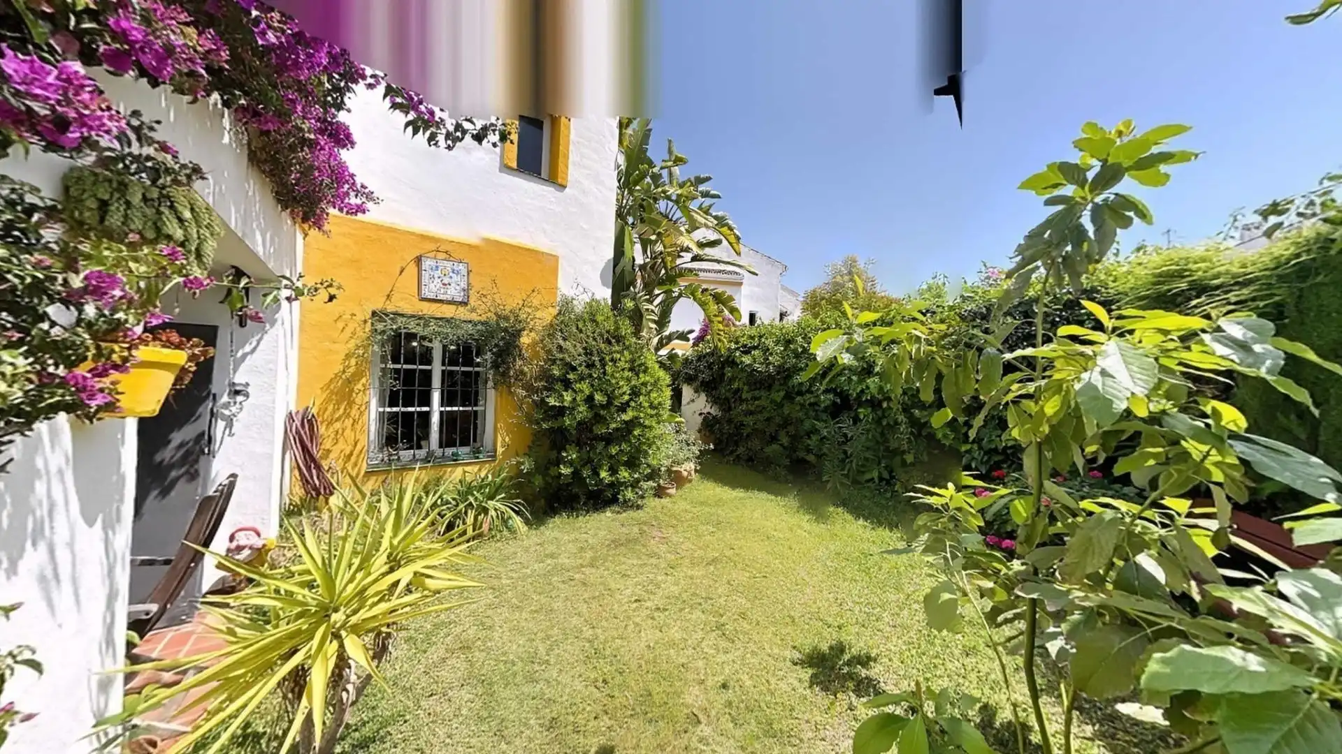 Garten von Einfamilien-Reihenhaus zum Verkauf in Estepona mit Heizung, Privatgarten und Terrasse