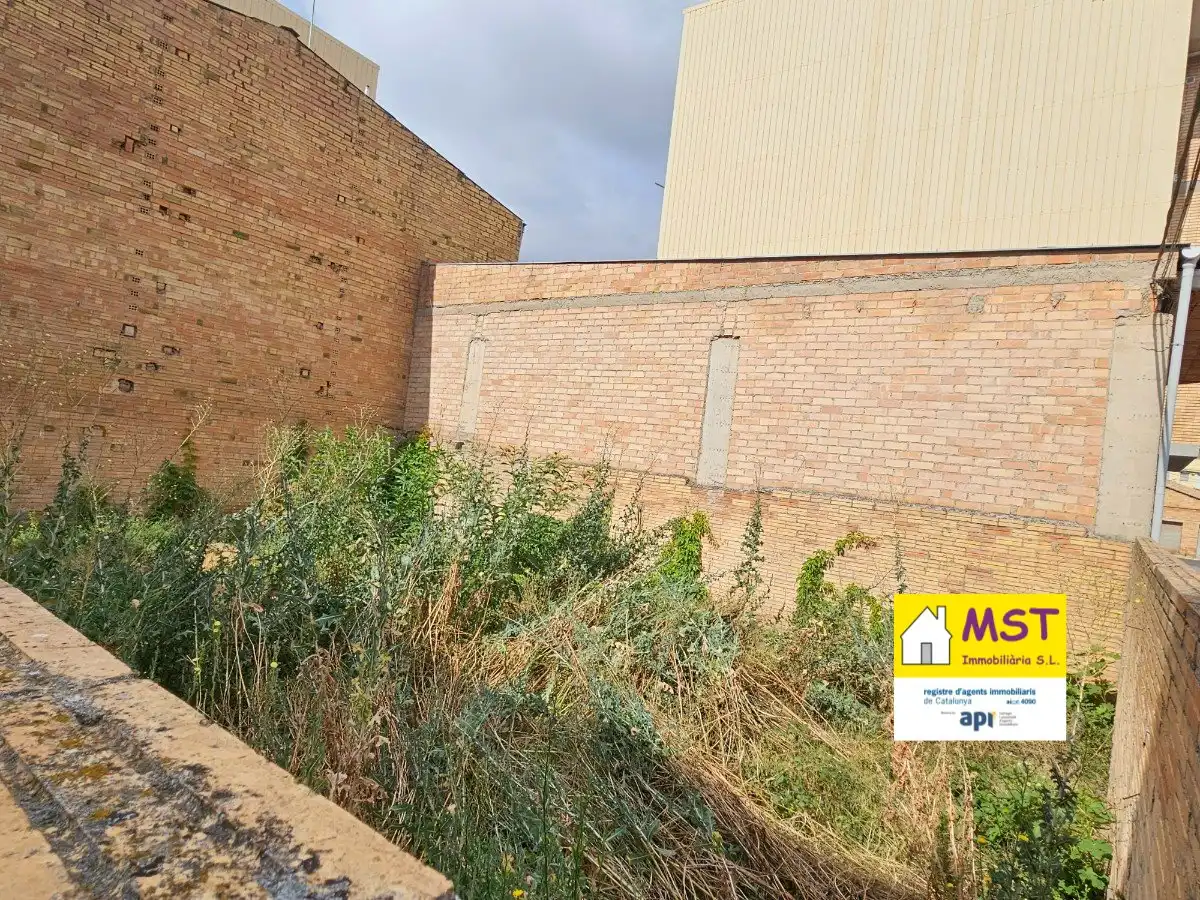 Terreny residencial en venda a Carrer dels Germans Forcada