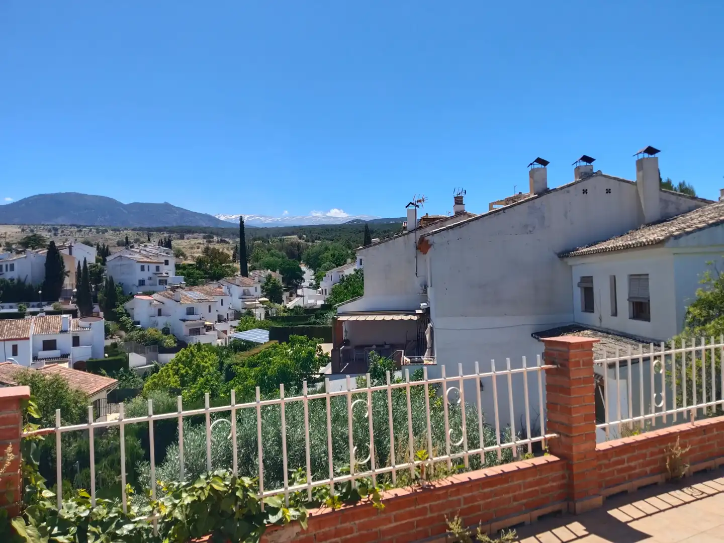Vista exterior de Casa o xalet en venda en La Zubia amb Aire condicionat, Calefacció i Jardí privat