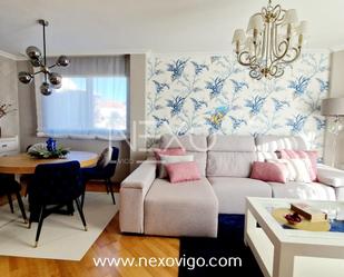 Sala d'estar de Casa adosada en venda en Cangas 