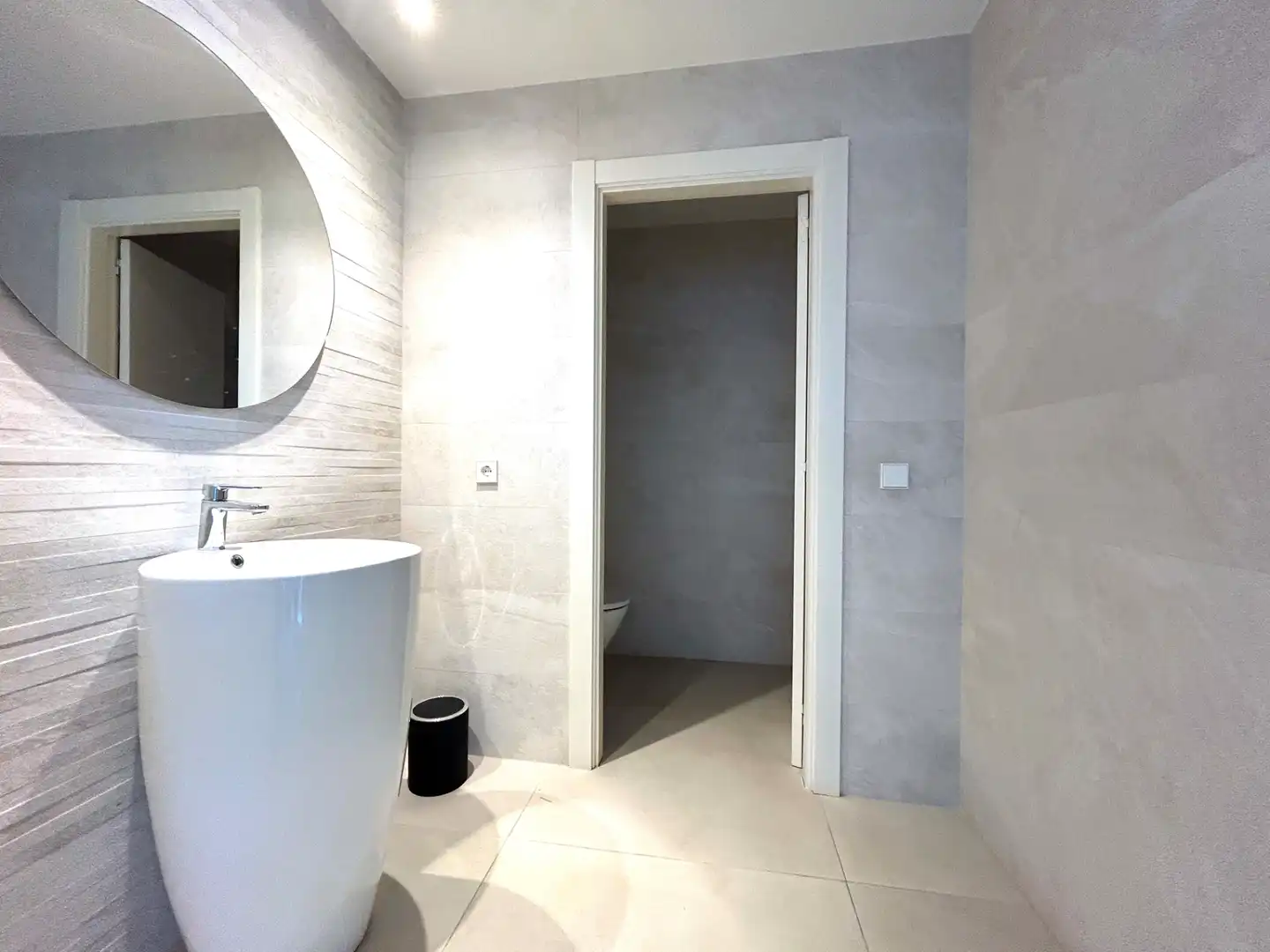 Badezimmer von Fabrikhallen zur Miete in Serra de Daró mit Heizung und Alarm