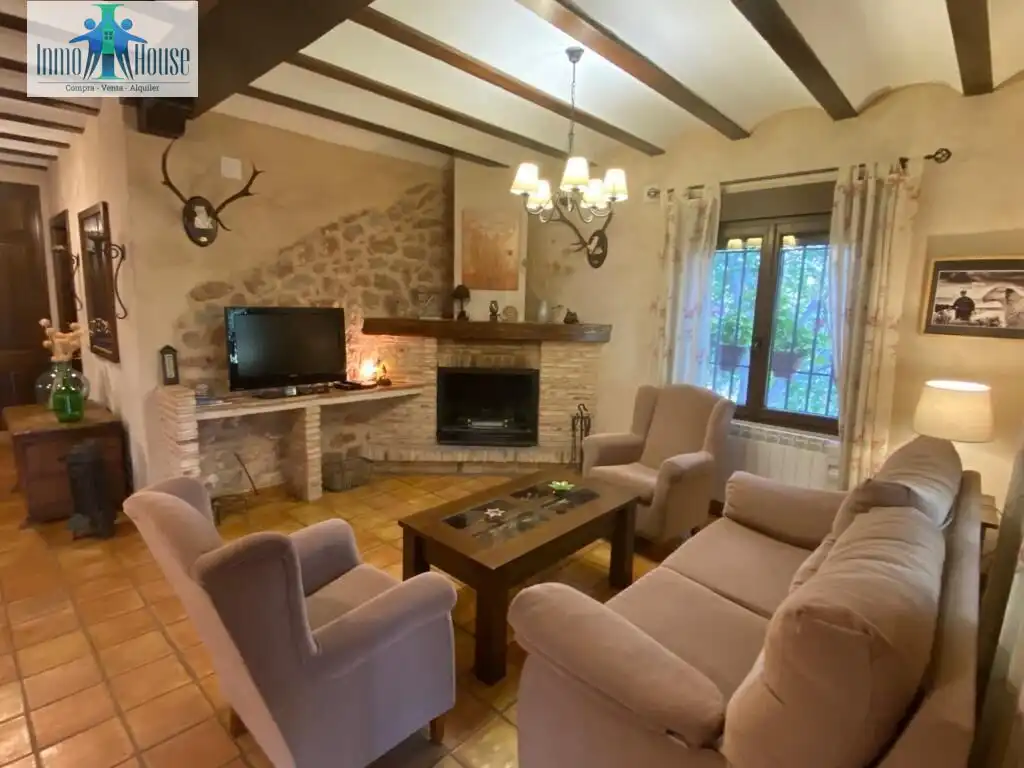Sala de estar de Casa o chalet en venta en Alcaraz con Jardín privado y Amueblado
