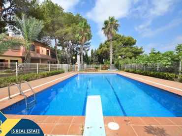 Xalet amb piscina en venda a Los Balcones - Los Altos