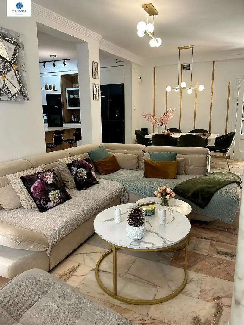 Sala d'estar de Casa o xalet en venda en Alcalá de Guadaira amb Calefacció, Jardí privat i Terrassa