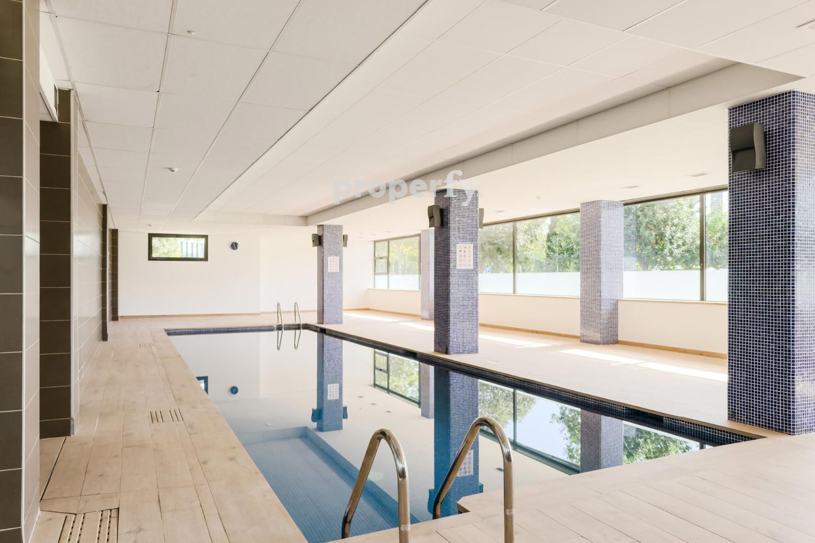 Swimming pool of Flat for sale in L'Hospitalet de Llobregat  with Air Conditioner, Heating and Terrace