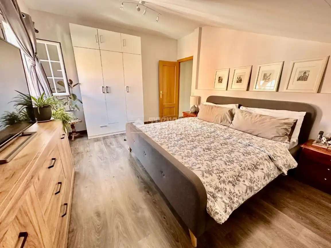Habitación de Casa adosada en venta en Pioz con Calefacción, Jardín privado y Parquet