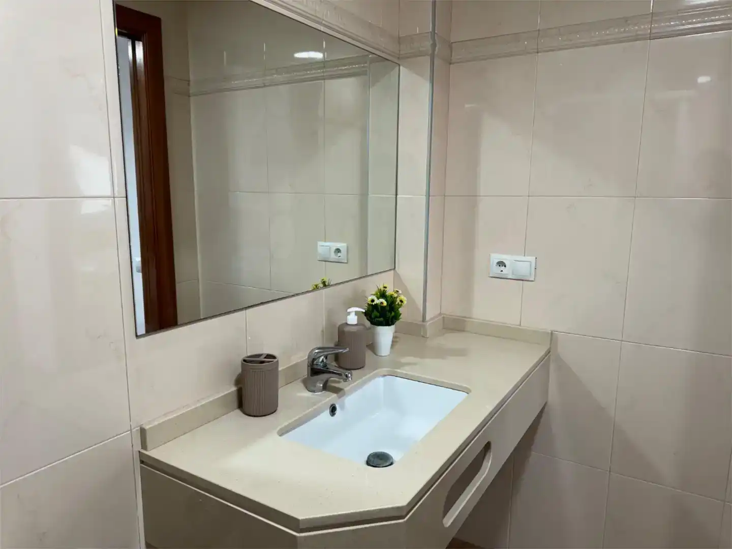 Badezimmer von Wohnung zur Miete in Cabanes mit Möbliert
