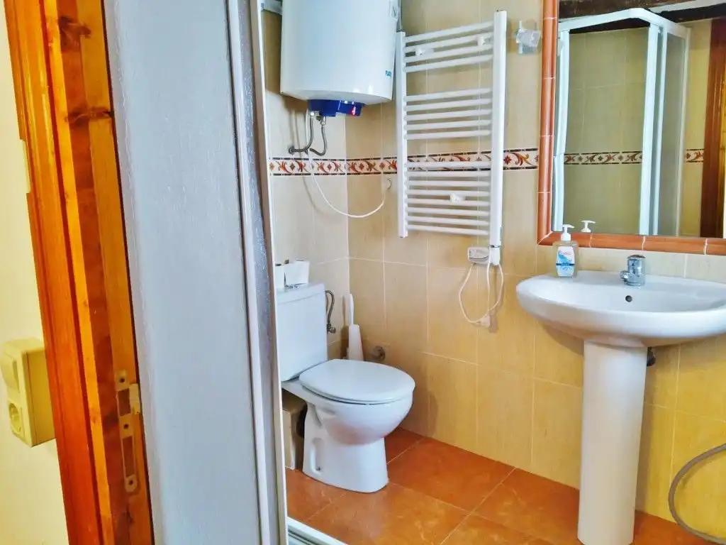 Baño de Casa o chalet en venta en Andilla con Horno, Lavadora y TV