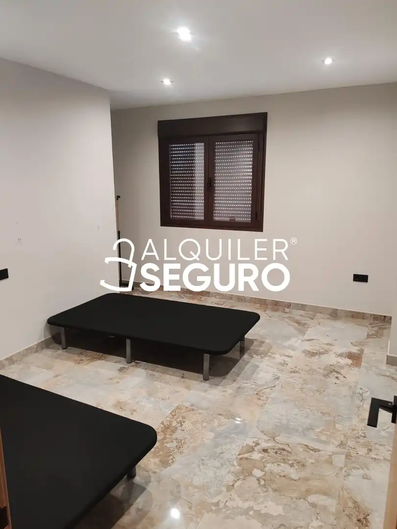 Sala de estar de Casa o chalet de alquiler en Jun con Aire acondicionado, Terraza y Piscina