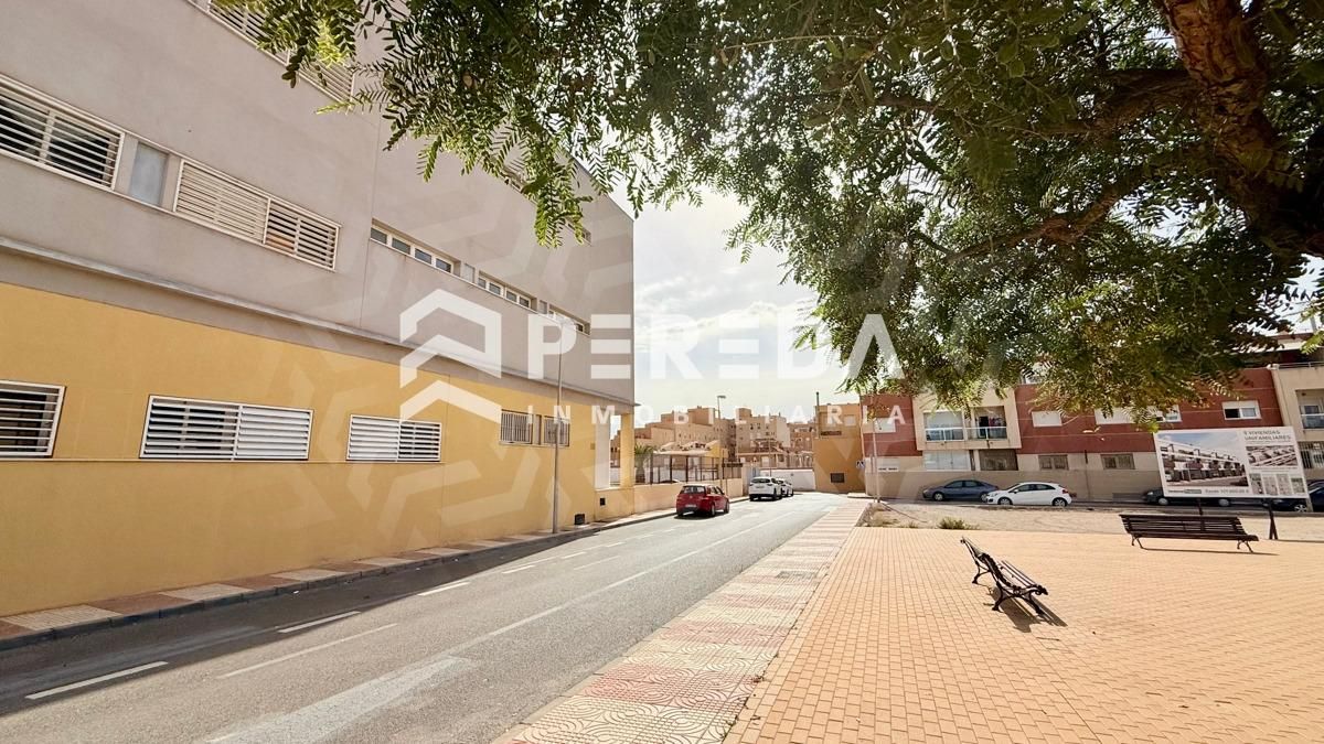 Vista exterior de Apartament en venda en Roquetas de Mar amb Terrassa