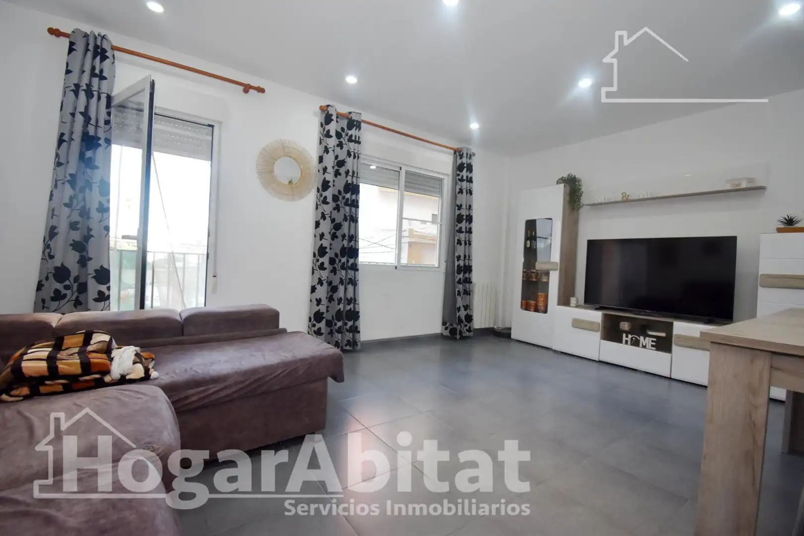 Living room of Flat for sale in Castellón de la Plana / Castelló de la Plana  with Heating, Terrace and Furnished