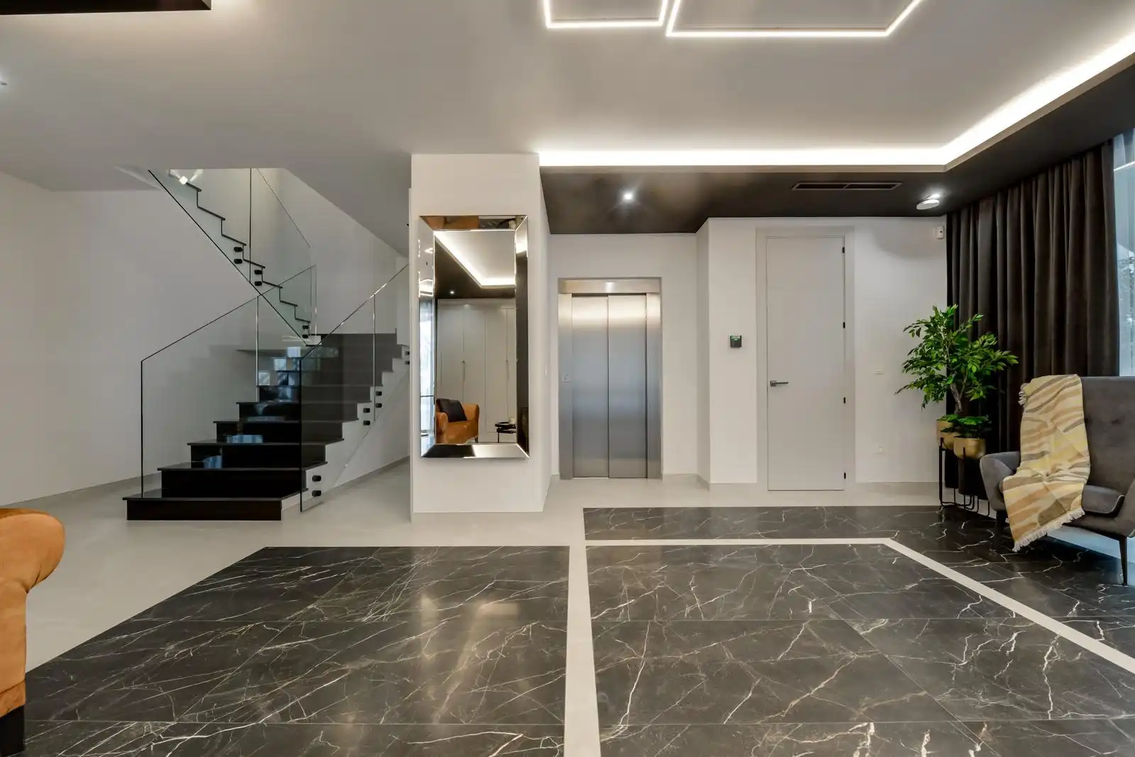 Chalet con piscina en venta en Golf Bahía, imagen 48