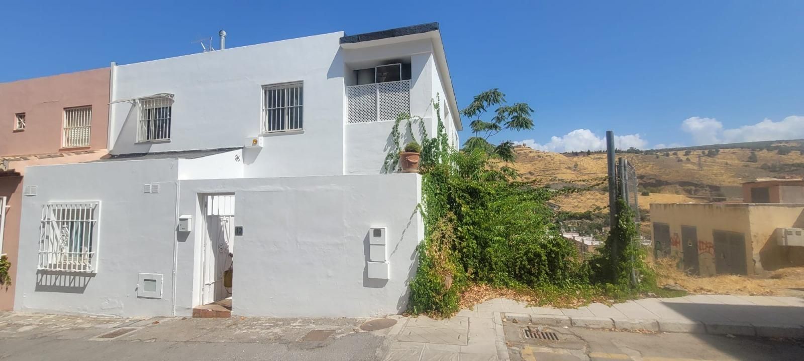 Exterior view of Single-family semi-detached for sale in  Granada Capital  with Air Conditioner, Private garden and Terrace