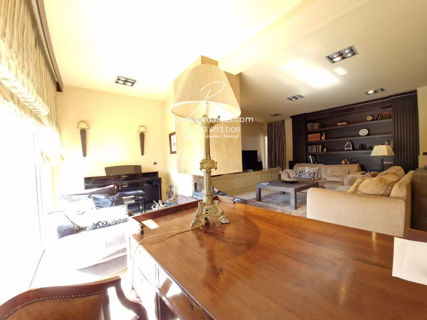 Sala de estar de Casa o chalet en venta en Pacs del Penedès con Aire acondicionado, Calefacción y Jardín privado