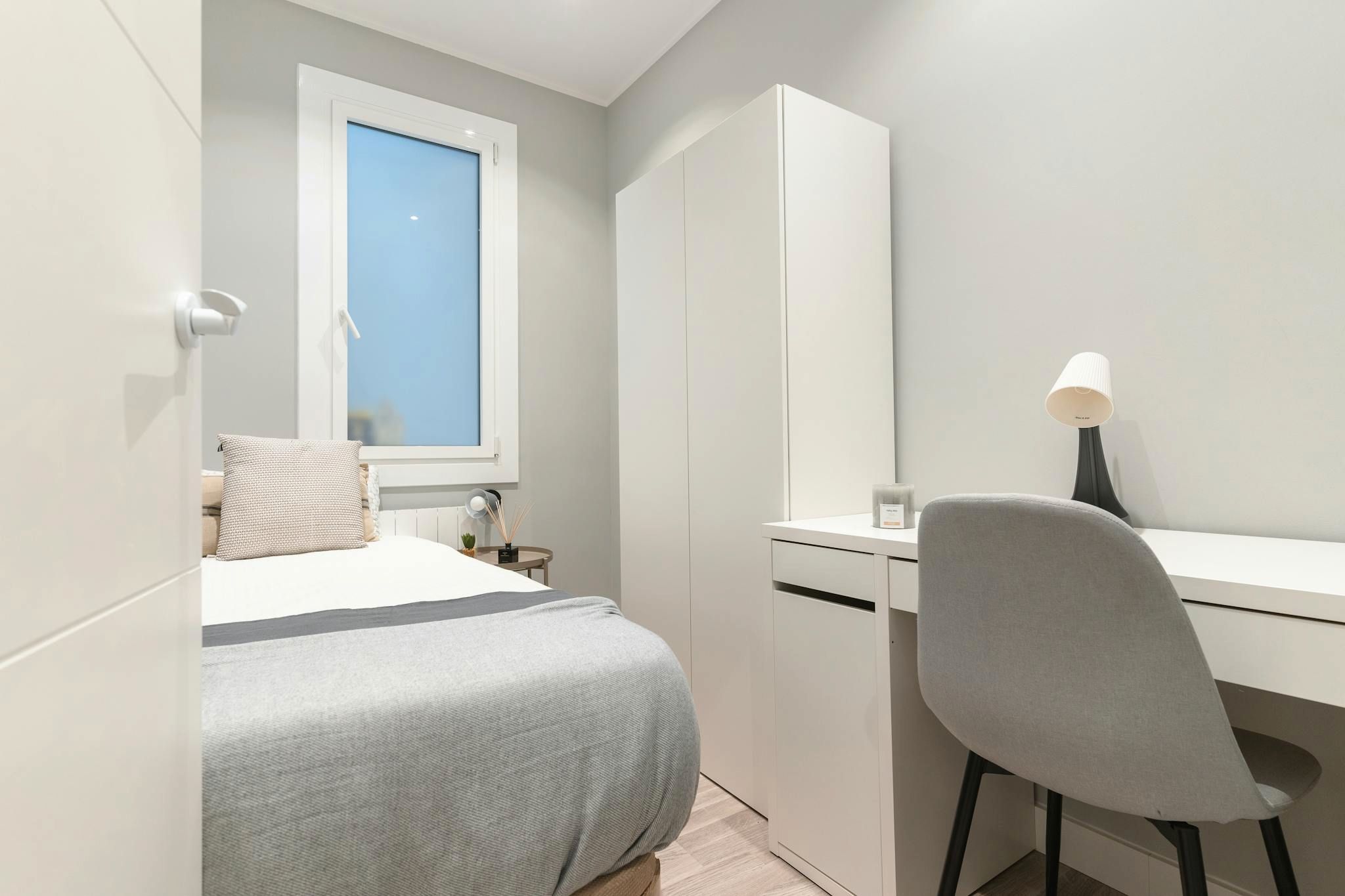 Bedroom of Flat to share in  Barcelona Capital  with Furnished, Washing machine and TV