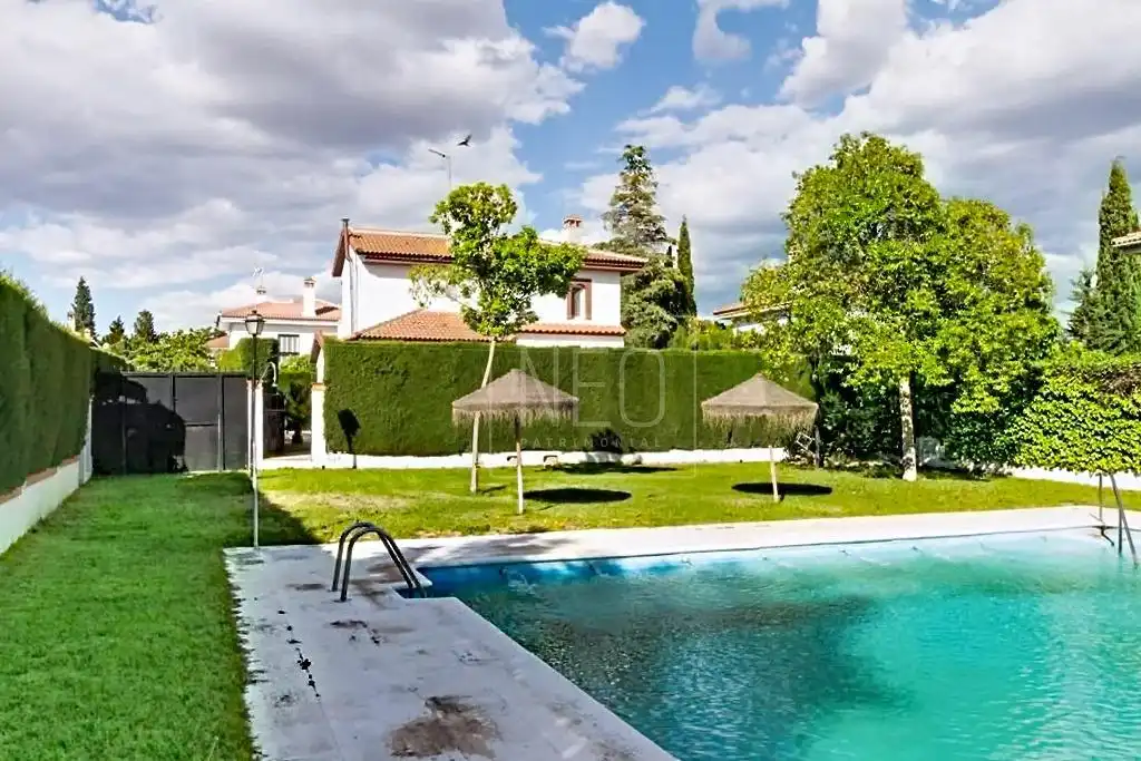 Piscina de Casa o xalet en venda en Albolote amb Aire condicionat, Calefacció i Jardí privat